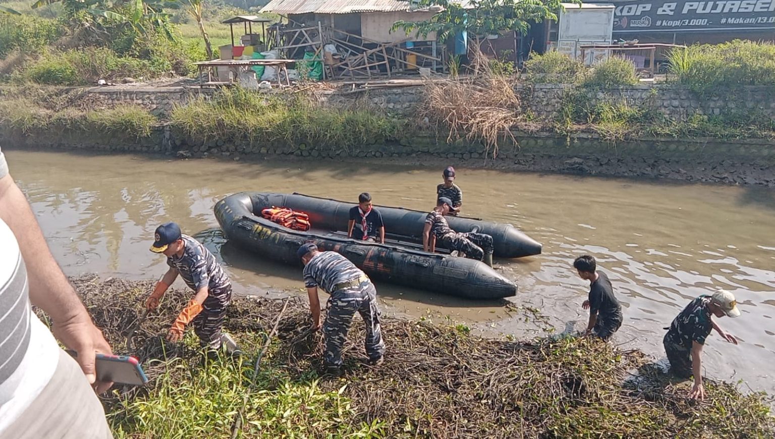 Program Kali Bersih dalam Rangka HUT TNI AL ke-78 tahun 2023